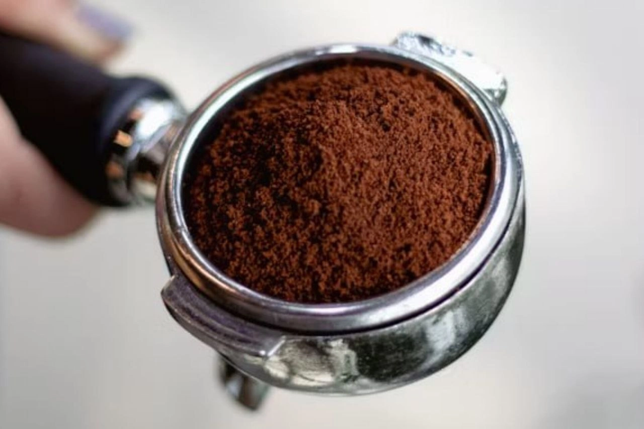 بسته پودر قهوه نیمه صنعتی آسوپرتو وزن ۱ کیلوگرم مناسب مصارف خانگی و کافه‌ای
